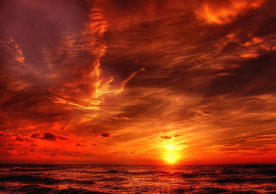 legeme, vand, solnedgang, strand, skyer, overskyet, kyst, dramatisk, himmel, landskab, natur, hav, sol, solstråle, bølger, vind, sky - himmel, horisont, horisont over vand, dramatisk himmel, scenics - natur, skønhed i naturen, orange farve, ingen mennesker, marinemaleri, ro, jord, udendørs, 2K