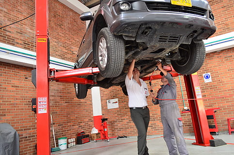mechanical, workshop, rim, tool, fix, cleaning, sand, polish, air, repair, automobile, car, crane, vehicle, damaged, stranded, transportation, mode of transportation, motor vehicle, one person, land vehicle, real people, day, adult, occupation, standing, full length, repairing, auto repair shop, front view, shopping, holding, wheel, mechanic, vehicle breakdown, tire, 2K, CC0, public domain, royalty free