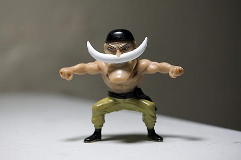 Spielzeug, Figur, alt, Mann, männlich, Erwachsene, Alten, japanisch, Anime, Charakter, Karikatur, Fernsehen, Serie, ein, Stück, Studioaufnahme, drinnen, menschliche Darstellung, Darstellung, in voller Länge, Vorderansicht, Kunst und Handwerk, Menschen, Säugetier, Kreativität, Tierwelt, einzelnes Objekt, Sport, mit nacktem Oberkörper, ein Tier, Arme erhoben, 4K, CC0, gemeinfrei, lizenzfrei