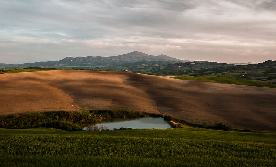 hory během dne, půda, Příroda, venku, písek, duna, pole, Itálie, pastviny, mount amiata, krajina, venkov, kopec, scenérie, hora, přistát, nebe, zelená, poušť, pohoří, toskánsko, životní prostředí, mrak - nebe, scenics - příroda, tráva, krása v přírodě, rostlina, nikdo, zelená barva, mimoměstské scény, venkovské scény, prostý, zvlněná krajina, 5K