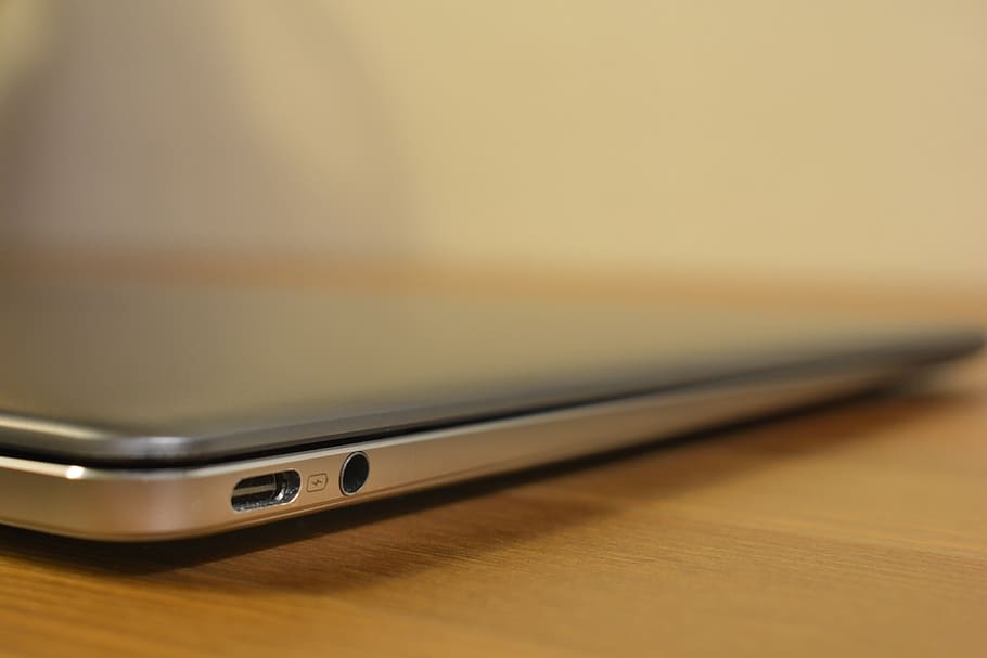 portàtil, huawei, tecnologia, portàtil de Huawei, pantalla, finestres, ordinador, tecnologia sense fils, connexió, comunicació, telèfon intel·ligent, telèfon mòbil, taula, dispositiu d’informació portàtil, cap gent, a l'interior, portabilitat, material de fusta, primer pla, còpia espai, enfocament selectiu, equips de telecomunicacions, natura morta, sol objecte, xarxa d’ordinadors, organitzador electrònic, 5K