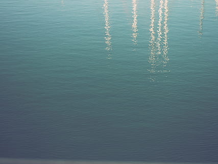 cos d'aigua, platja, blau, oceà, reflexió, mar, paisatge marí, estiu, verd blavós, textura, vacances, aigua, davant del mar, tranquil·litat, naturalesa, cap gent, bellesa a la natura, vista d’angle alt, dia, a l'aire lliure, escena tranquil·la, escenics - natura, ondulat, idíl·lic, aventura, marc complet, 4K, CC0, domini públic, lliure de regalies