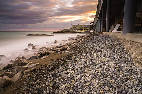 fotografering, steinete, shore, Strand, skyer, skyet, soloppgang, horisont, lang eksponering, natur, hav, Oceans, Oceanside, småstein, bergarter, steinete kysten, scenisk, Seascape, strandlinjen, seaside, himmel, steiner, solnedgang, time-lapse, vann, sky - himmel, land, stein, bygget struktur, fast, arkitektur, bygge eksteriør, skjønnhet i naturen, rock-objekt, naturskjønnhet - natur, stein - objekt, ingen folk, utendørs, horisont over vann, 5K, CC0, offentlig domene, opphavsrett gratis