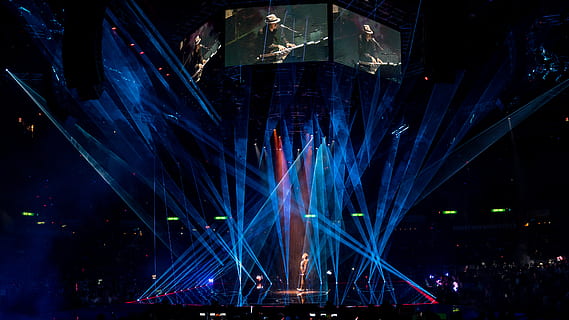 blå scenelys, belysning, lys, laser, scene, søkelys, ledet, konsert, publikum, by, bygning, Urban, metropolis, fakkel, blå, Lightroom, vise fram, panorama, rockekonsert, belyst, natt, kunstkultur og underholdning, arkitektur, multi farget, bygget struktur, scene - ytelse plass, forbindelse, innendørs, belysningsutstyr, ingen folk, musikk, opptreden, uteliv, bro, fornøyelse, 4K, CC0, offentlig domene, opphavsrett gratis