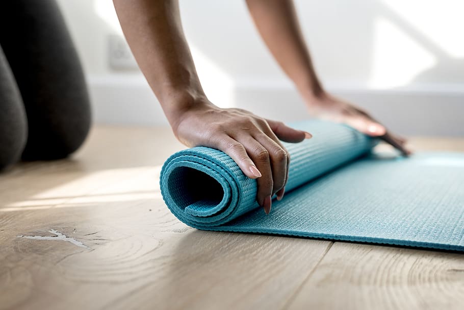 habilitat, actiu, activitat, adicció, sol, asiàtic, equilibri, xinès, dieta, energia, exercici, en forma, aptitud, blogger de fitness, noia, salut, blogger sanitari, atenció sanitària, saludable, una vida sana, influencer, la vida, estil de vida, blogger d’estil de vida, animació, a l'interior, mà humana, una persona, part del cos humà, persones reals, mà, adult, celebració, taula, enfocament selectiu, dia, art i artesania, primer pla, ocupació, centrar-se en primer pla, homes, dones, part del cos, 5K