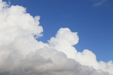 Sky, skyet, regn, natur, vinter, november, sky - himmel, himmel, clouds, bakgrunn, atmosfære, hvit farge, naturskjønnhet - natur, ro, ingen folk, skjønnhet i naturen, fluffy, idylliske, mykhet, rolig scene, blå, overskyet, abstrakt, vind, utendørs, frihet, lys, 4K, CC0, offentlig domene, opphavsrett gratis