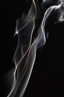 abstract, aromă, aromaterapie, fundal, negru, izolat, miros, fum, smoce, studio shot, Fundal negru, mişcare, fumul - structura fizică, vârtej, model, nici o persoana, a închide, în interior, tămâie, ardere, curgere, schimbarea formei, apă, mers în sus, natură, vulnerabilitate, culoare alba, fragilitate, complexitate, luminozitate, 2K, CC0, domeniu public, fără drepturi de autor