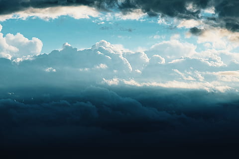 aereo, vista, nuvole, nube, cielo, tempesta, paesaggio, nebbia, tempo metereologico, alzando lo sguardo, natura, Paradiso, etereo, nuvola - cielo, blu, Cloudscape, all'aperto, aria, sfondi, Paesaggi, meteorologia, stratosfera, bellezza nella natura, spazio, luce - fenomeno naturale, nuvoloso, giorno, luce del sole, estate, tramonto, soffice, cumulo, sole, clima, cielo drammatico, nessuno, raggio di sole, luminosa, bianca, in alto, crepuscolo, buio, cumulonembo, 5K, CC0, dominio pubblico, privo di copyright