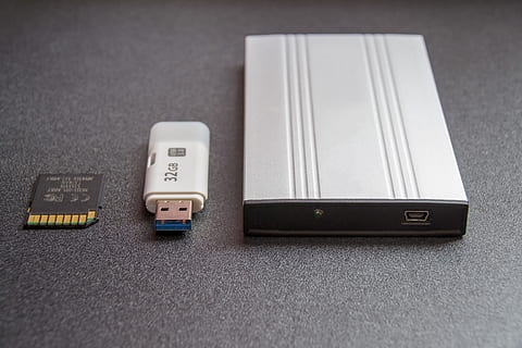 technology, gadgets, portable, memory, banks, sd, cards, usb, dongle, hard drive, storage, table, indoors, connection, still life, communication, no people, close-up, control, wireless technology, remote control, push button, high angle view, selective focus, portability, smart phone, furniture, portable information device, computer equipment, remote, 4K, CC0, public domain, royalty free