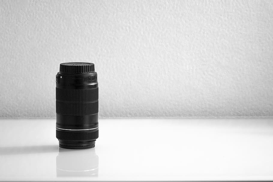 lente da câmera preta, eletrônicos, lentes da câmera, tela, exibição, monitor, Ecrã LCD, tampa da lente, cilindro, máquina, falou, lentes de contato, roda de liga, roda, teclado, fotografia, foto, Câmera, Pia, hardware, teclado de computador, copie o espaço, ninguém, dentro de casa, mesa, recipiente, tinta, único objeto, ainda vida, tiro do estúdio, garrafa, papel, simplicidade, tinta bem, fechar-se, o negócio, fundo branco, focar em primeiro plano, estilo retro, comunicação, fundo cinza, em branco, 5K