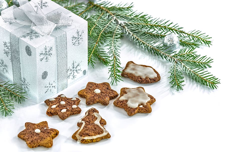 Nadal, arbres, regal, Caixa, cookie, menjar, dolços, pastisseria, celebració, arbre, a l'interior, arbre de Nadal, cap gent, festa, decoració de Nadal, fons blanc, natura morta, decoració, tir de l'estudi, planta, primer pla, al forn, menjar i beguda, vacances - esdeveniment, adorn de Nadal, pi, arbre de coníferes, avet, agulla - part de la planta, 1080P