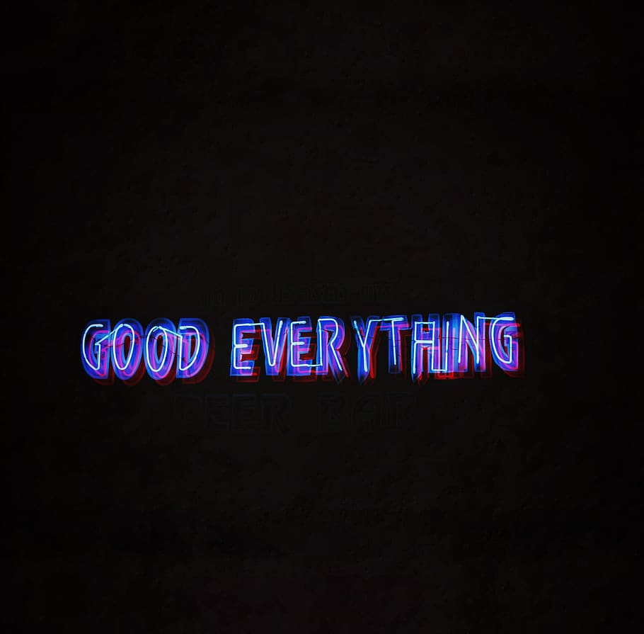 text bon tot, llum, neó, text, símbol, alfabet, làser, flamarada, signe, marca comercial, logotip, minecraft, canonada de fum, fre, comercial, paraula, Overwatch, corneta, instrument musical, trompeta, banya, guió occidental, comunicació, il·luminat, fons negre, nit, còpia espai, tir de l'estudi, brillant, cap gent, primer pla, lletra majúscula, a l'interior, nombre, informació, fosc, electricitat, blau, missatge, neó acolorit, traça de pols, 5K
