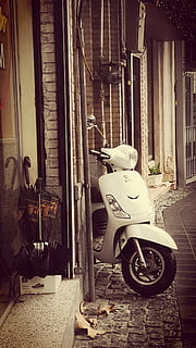 iran, tehran, manera de transport, scooter, transport, arquitectura, motoneta, vehicle terrestre, exterior de l'edifici, ciutat, dia, estructura construïda, edifici, cap gent, carrer, moto, estacionari, cotxe, a l'aire lliure, automòbil, 4K, CC0, domini públic, lliure de regalies