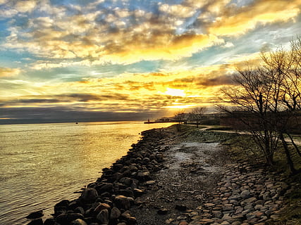 bar, træer, kysten, gylden, time, strand, skyer, græs, landskab, ocean, pathway, mennesker, klipper, hav, marinemaleri, himmel, sten, sol, solnedgang, vand, sky - himmel, skønhed i naturen, scenics - natur, ro, rolig scene, jord, klippe, natur, solid, orange farve, ingen mennesker, rock-objekt, horisont, idyllisk, horisont over vand, udendørs, rullesten, 1080P, CC0, offentligt domæne, royaltyfrie