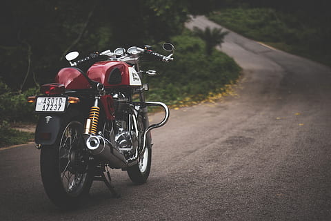 red, standard, motorcycle, parked, farm road, asphalt, classic, engine, machine, motorbike, old motorcycle, road, transportation system, triumph, triumph motorcycle, vintage, wheels, transportation, land vehicle, mode of transportation, stationary, city, street, bicycle, day, no people, parking, nature, travel, outdoors, plant, absence, tree, focus on foreground, sunlight, 5K, CC0, public domain, royalty free