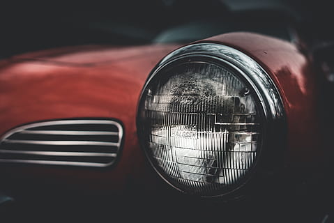 selektiv, fokus fotografering, rød, billyskaster, lys, frontlys, bil, bokeh, uklarhet, årgang, landskap, skyet, natt, volkswagen, DOF, de mettede, humørsyk, sirkel, rund, fokusert, land kjøretøy, transport, retro stylet, gammeldags, krom, belysningsutstyr, skinnende, refleksjon, nærbilde, gammel, svart farge, belyst, glass - materiale, ingen folk, elektrisk lampe, klassiker, luksus, transportmiddel, 5K, CC0, offentlig domene, opphavsrett gratis