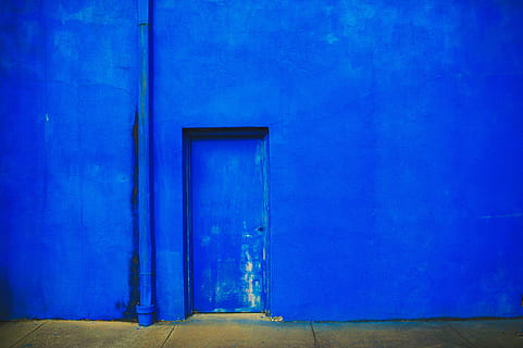 blu, calcestruzzo, parete, porta, architettura, Entrata, struttura costruita, costruzione, nessuno, giorno, esterno dell'edificio, chiuso, caratteristica della parete, all'aperto, Casa, sicurezza, natura, protezione, portone, legno - materiale, 4K, CC0, dominio pubblico, privo di copyright