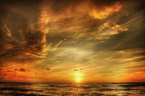 solnedgang, uklarhed, skyer, skyer form, overskyet, daggry, himmel, natur, ocean, naturskøn, hav, skyscape, sol, solstråle, sollys, vand, bølger, sky - himmel, horisont, skønhed i naturen, horisont over vand, scenics - natur, ro, dramatisk himmel, orange farve, cloudscape, rolig scene, ingen mennesker, udendørs, frihed, 2K, CC0, offentligt domæne, royaltyfrie