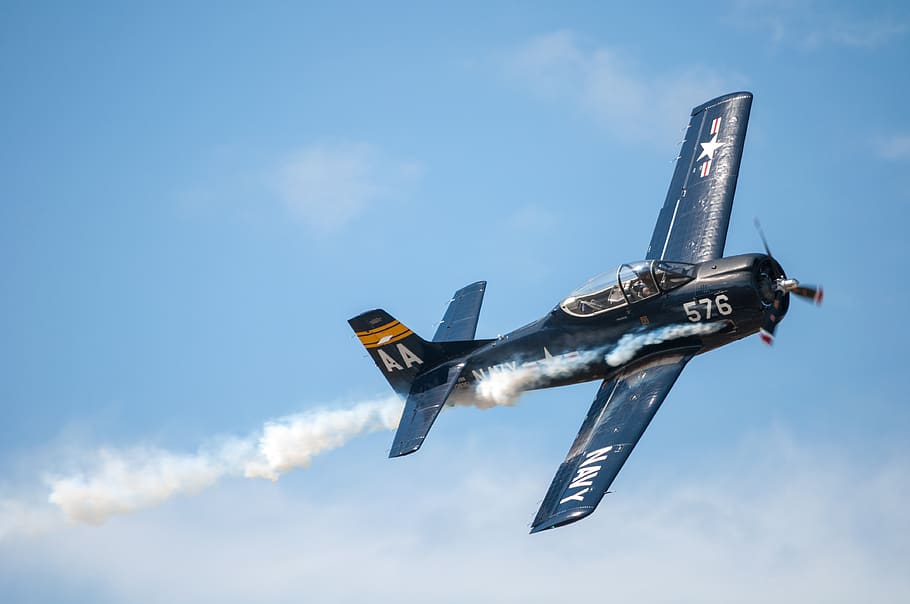 nero, biplano, acrobatica aerea, cielo, veicolo aereo, volante, aereo, mezz'aria, modo di trasporto, mezzi di trasporto, nuvola - cielo, militare, natura, Inquadratura dal basso, aereo da combattimento, aereo militare, spettacolo aereo, in movimento, giorno, movimento, nessuno, aeronautica, industria aerospaziale, scia di vapore, 4K