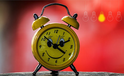 Tempo, relógio, ver, despertador, fechar-se, ninguém, dentro de casa, estilo retro, ainda vida, fundo colorido, tiro do estúdio, comunicação, cor verde, mostrador do relógio, ponteiro do relogio, número, multi colorido, data limite, amarelo, único objeto, ponteiro dos minutos, 4K, CC0, domínio público, royalty free