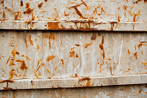 grunge, popelnici, rez, tapeta na zeď, malovat, zvětralý, rezavý, nikdo, nástěnný prvek, starý, texturou, pozadí, run-down, poškozen, architektura, detail, celý rám, špatný stav, kov, vzor, stavba, hrubý, den, pokles, zhoršení, beton, zničil, 5K, CC0, veřejná doména, bez autorských práv
