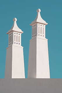 arquitectura, edifici, infraestructura, estructura, establiment, blanc, torre, religió, cap gent, blau, estructura construïda, vista d’angle baix, exterior de l'edifici, creença, cel clar, cel, lloc de culte, espiritualitat, Color blanc, naturalesa, llum solar, dia, 2K, CC0, domini públic, lliure de regalies