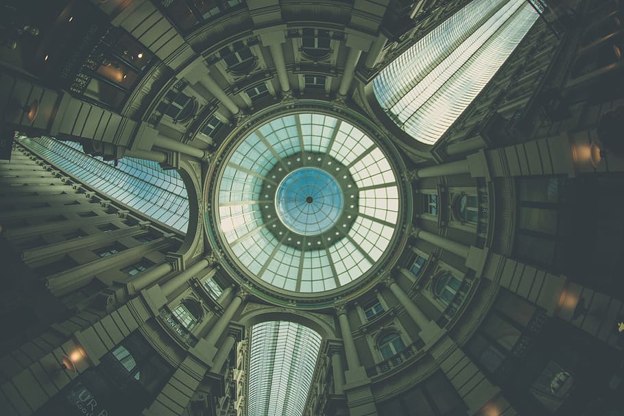 šedá kopule budovy, architektura, budova, okno, Nizozemí, den haag, věž, hodinová věž, kupole, střešní okno, vzor, hangár, zvonice, rybí oko, světlice, světlo, přeprava, vozidlo, vlak, vlakové nádraží, terminál, stavba, strop, uvnitř, nízký úhel pohledu, nikdo, přímo pod, den, architektonický prvek, slunečního světla, tvar, geometrický tvar, sklo - materiál, kruh, destinace, design, kopule, architektura a umění, vyšperkovaný, soustředný, 5K