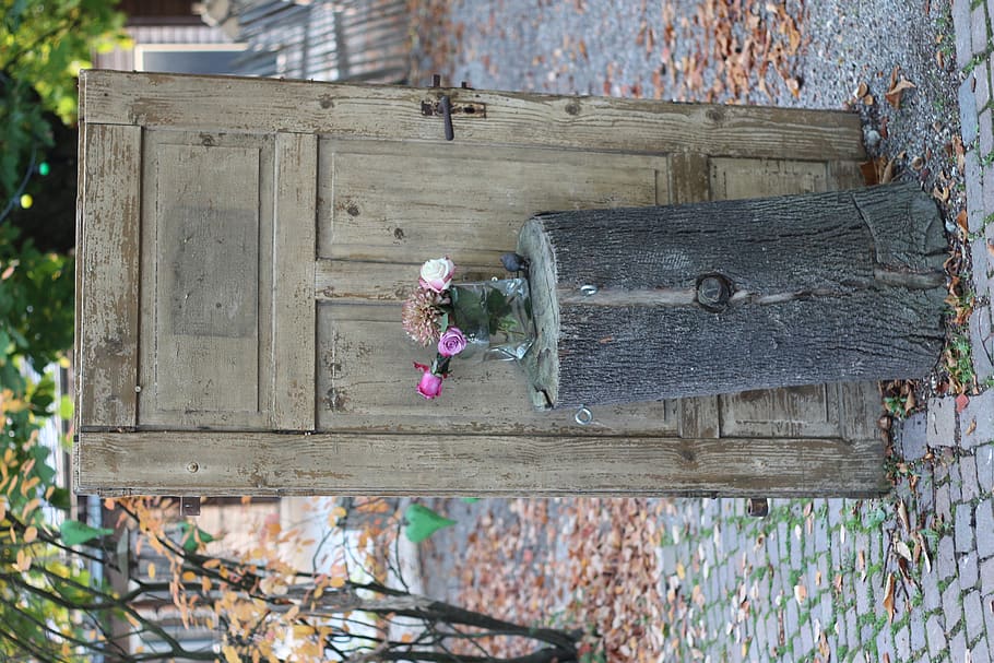Německo, leipheim, dřevo - materiál, rostlina, den, kvetoucí rostlina, květ, Příroda, nikdo, lidské zastoupení, zastoupení, venku, architektura, strom, stavba, bariéra, zaměřit se na popředí, umění a řemesla, hranice, plot, mužská podobnost, starý, 2K