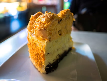 pâine, alimente, cornbread, dulciuri, cofetărie, desert, brutărie, magazin, tort, masă, brioşă, farfurie, Masa de pranz, curry, Creme, cremă, patiserie, chiflă, tacâmuri, caramel, mancare si bautura, mâncare dulce, dulce, a închide, indulgenţă, mâncări nesănătoase, prospeţime, gata să mănânce, ispită, inghetata, mâncare congelată, în interior, să se concentreze asupra primelor elemente, produs lactat, nici o persoana, copt, inghetata de vanilie, gustare, mancare frantuzeasca, 4K, CC0, domeniu public, fără drepturi de autor