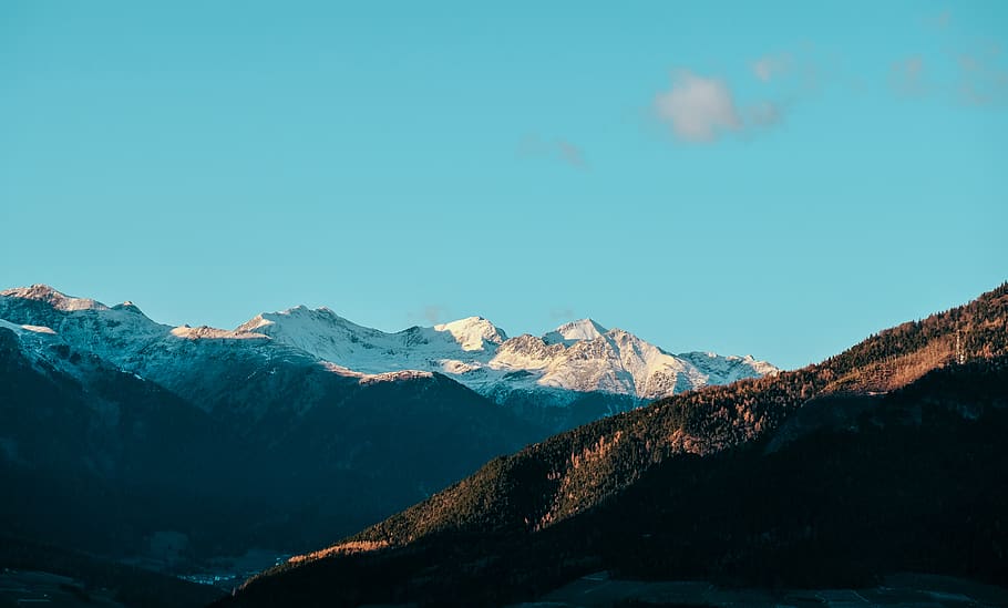 Bergalpen, Abenteuer, Wolken, kalt, Tageslicht, Umgebung, High Angle Shot, Wanderung, Landschaft, Berg, Gipfel, Natur, Rock, szenisch, Himmel, Schnee, Bäume, Tal, Winter, Szenen - Natur, Gebirge, Schönheit in der Natur, Ruhe, ruhige Szene, keine Leute, Nicht-städtische Szene, Blau, idyllisch, kalte Temperatur, Tag, physische Geographie, wolke - himmel, draußen, schneebedeckter Berg, 5K