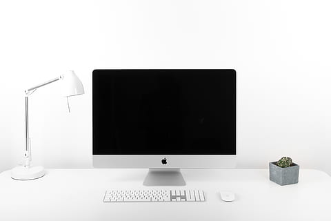 Silber Imac, Technologie, Computer, Computerbildschirm, weißer Hintergrund, kopieren sie platz, Computerausrüstung, drinnen, Tabelle, Studioaufnahme, keine Leute, Desktop-PC, Verbindung, ausgeschnitten, Schreibtisch, Tastatur, weiße Farbe, Computermaus, Geschäft, Computer Tastatur, Büro, modern, leer, Flachbildschirm, 5K, CC0, gemeinfrei, lizenzfrei
