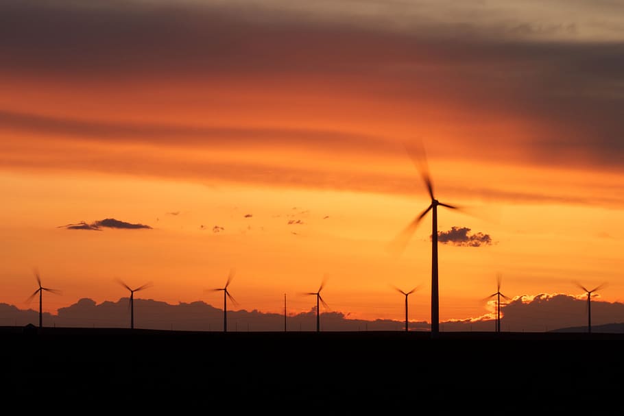 fremtid, smart hjem, data, solnedgang, nat, miljøbeskyttelse, vedvarende energi, brændstof og elproduktion, alternativ energi, miljø, himmel, turbine, vindmølle, vindkraft, silhuet, sky - himmel, orange farve, teknologi, jord, natur, Mark, skønhed i naturen, ingen mennesker, landskab, bæredygtige ressourcer, udendørs, Strømforsyning, elektricitet, 2K