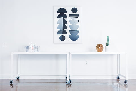 die Architektur, Gebäude, Infrastruktur, Struktur, Einrichtung, Weiß, Tabelle, Büro, Geschäft, Frames, Eigentumswohnung, Hotel, keine Leute, drinnen, weiße Farbe, Stuhl, Wandbau - Funktion, Tag, Sitz, gebaute Struktur, Wohngebäude, Abwesenheit, Kommunikation, Stillleben, Möbel, kopieren sie platz, Bodenbelag, 5K, CC0, gemeinfrei, lizenzfrei