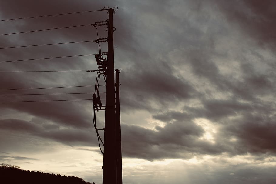 elèctric, publicació, gris, cel, núvols foscos, alba, corrent elèctric, llocs elèctrics, electricitat, energia, medi ambient, tarda, alt, indústria, llum, línies elèctriques, pluja, acer, tempesta, posta de sol, tecnologia, torre, temps, cables, núvol - cel, vista d’angle baix, connexió, naturalesa, piló d’electricitat, cap gent, cable, generació de combustible i energia, Font d'alimentació, línia elèctrica, a l'aire lliure, bellesa a la natura, silueta, núvol, comunicació, vespre, línia telefònica, 5K