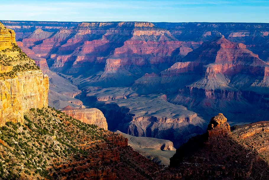 bjergkæder, natur, udendørs, bjerg, dal, canyon, kunst, maleri, plateau, ødemark, grand canyon nationalpark, mesa, jord, klint, landskab, bjergkæde, vandring, Grib, dyr, fugl, rock formation, scenics - natur, klippe, skønhed i naturen, rolig scene, rock-objekt, ro, fysisk geografi, geologi, solid, rejsemål, ikke-urbane scene, rejse, miljø, himmel, ingen mennesker, formation, eroderet, tørt klima, klima, 5K