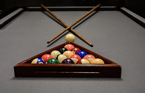 Billardkugeln, Tabelle, Billardtisch, Möbel, billiard Raum, Zimmer, drinnen, Ball, Lebensmittel, Dessert, Schokolade, Stichwort, Spiel, abspielen, Snooker, Dreieck, fühlte, Kreuz, weiße Kugel, Schüssel, Kugel, Stillleben, keine Leute, gestalten, Freizeitspiele, Anordnung, mehrfarbig, Dreieck Form, Nahansicht, Freizeitbeschäftigung, poolball, Billard - Queuesport, Box, große gruppe von gegenständen, Fokus auf den Vordergrund, Auftrag, Entspannung, Versuchung, 5K, CC0, gemeinfrei, lizenzfrei