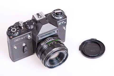 Kamera, alt, Objekt, retro, klassisch, Weiß, Fotografie, isoliert, obsolet, Wiederbelebung, schwarz, Technologie, Ausrüstung, Linse, Design, Karosserie, fotografisch, Antiquität, Hintergrund, zurück, Instrument, fotografieren, optisch, Gerät, Zenit, Kamera - Fotoausrüstung, Fotografie-Themen, Objektiv - optisches Instrument, Linse - Auge, weißer Hintergrund, Fotoausrüstung, schwarze Farbe, Studioaufnahme, drinnen, keine Leute, ausgeschnitten, Stillleben, Digitalkamera, Retro-Stil, High Angle View, einzelnes Objekt, Spiegelreflexkamera, silberfarben, 720P, CC0, gemeinfrei, lizenzfrei