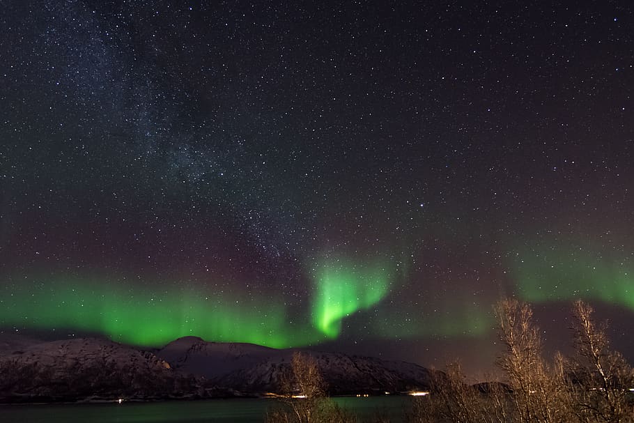 camp de nit, naturalesa, a l'aire lliure, nit, aurora, llums del nord, muntanya, llac, llum del nord, tromsø, aurora boreal, tromso, aurora verda, noruega, Via Làctea, cel nocturn, paisatge, estrelles, nit estrellada, aurora boreali, desert, estrella - espai, escenics - natura, bellesa a la natura, espai, cel, astronomia, escena tranquil·la, cap gent, tranquil·litat, galàxia, estrella, color verd, camp estel·lar, idíl·lic, aigua, il·luminat, medi ambient, escena no urbana, espai i astronomia, astrologia, 5K