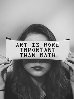 math, art, écriture occidentale, texte, la communication, une personne, photo du visage, portrait, vue de face, Vrais gens, en portant, cheveux longs, cheveux, femmes, modes de vie, fermer, à l'intérieur, coiffure, enfant, enfance, message, visage humain, visage obscurci, innocence, 4K, CC0, domaine public, libre de droits