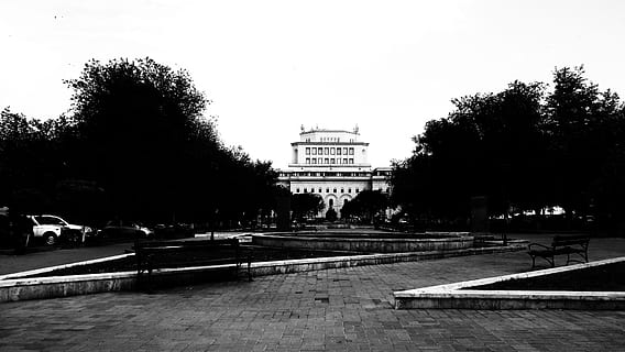 armenien, Yerevan, Republic Square, træ, arkitektur, bygning udvendig, bygget struktur, plante, himmel, by, rejsemål, natur, rejse, gade, transportmidler, skyfri himmel, turisme, ingen mennesker, dag, historie, bil, udendørs, regering, 4K, CC0, offentligt domæne, royaltyfrie