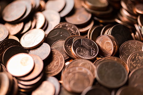 møntsamling, mønt, penge, dime, lys, bunke, betalingsmiddel, euro, cent, krone, dybdeskarphed, skygge, kobber, finansiere, forretning, rigdom, fuld ramme, stor gruppe af objekter, selektiv fokusering, stilleben, overflod, baggrunde, tæt på, ingen mennesker, indendørs, metal, nummer, geometrisk form, økonomi og økonomi, cirkel, form, økonomi, finansiel vare, 5K, CC0, offentligt domæne, royaltyfrie