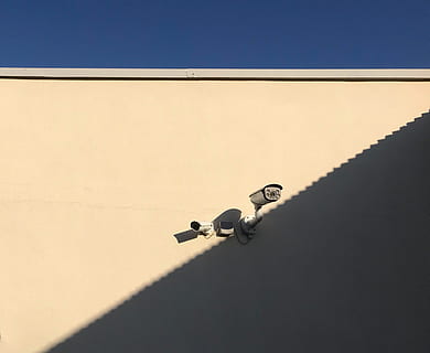 weiße IP-Kamera, Wand, draußen, Frankreich, Villeurbanne, 209 route de genas, Gebäude, Kamera, Licht, Fahrzeug, Flugzeug, Transport, Gerät, Deckenventilator, Werbung, Stadt, blauer Himmel, Schatten, städtisch, Überwachung, keine Leute, Himmel, Sonnenlicht, Wandbau - Funktion, die Architektur, Überwachungskamera, Natur, Flachwinkelansicht, gebaute Struktur, Tag, klarer Himmel, kopieren sie platz, Technologie, Gebäudehülle, sonnig, Nahansicht, 1080P, CC0, gemeinfrei, lizenzfrei