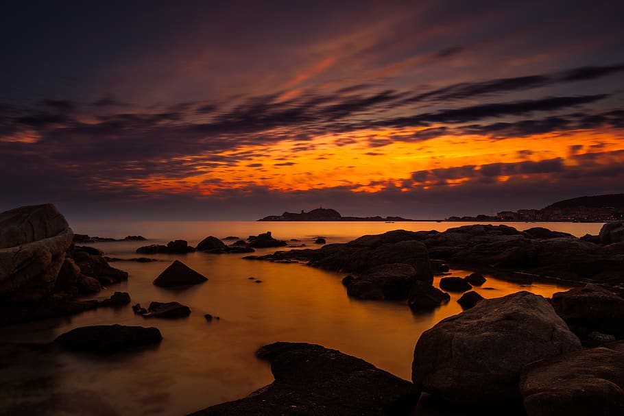 Sonnenuntergang, Dämmerung, Abend, Wasser, Korsika, Sardinien, Urlaube, Reise, Hintergrund, Desktop-Hintergrund, Tapete, Bildschirmhintergrund, Hintergrundbild, Kreativität, abstrakt, Farbe, Muster, Desktop, rot, Bildschirmbild, ästhetisch, Himmel, Szenen - Natur, wolke - himmel, Schönheit in der Natur, Rock, ruhige Szene, Ruhe, orange Farbe, Rock - Objekt, solide, Meer, idyllisch, Natur, Nicht-städtische Szene, keine Leute, Dramatischer Himmel, Horizont über Wasser, draußen, felsige Küste, 5K