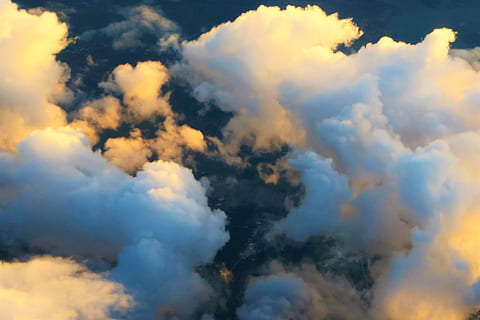 nuvole, nube, tramonto, luce del giorno, cielo, natura, aria, atmosfera, orizzonte, in serata, nuvola - cielo, bellezza nella natura, scenics - natura, nessuno, la tranquillità, sfondi, fotogramma intero, Inquadratura dal basso, scena tranquilla, all'aperto, giorno, ambiente, idilliaco, Cloudscape, fumo - struttura fisica, colore arancione, cielo drammatico, meteorologia, inquinamento, 5K, CC0, dominio pubblico, privo di copyright
