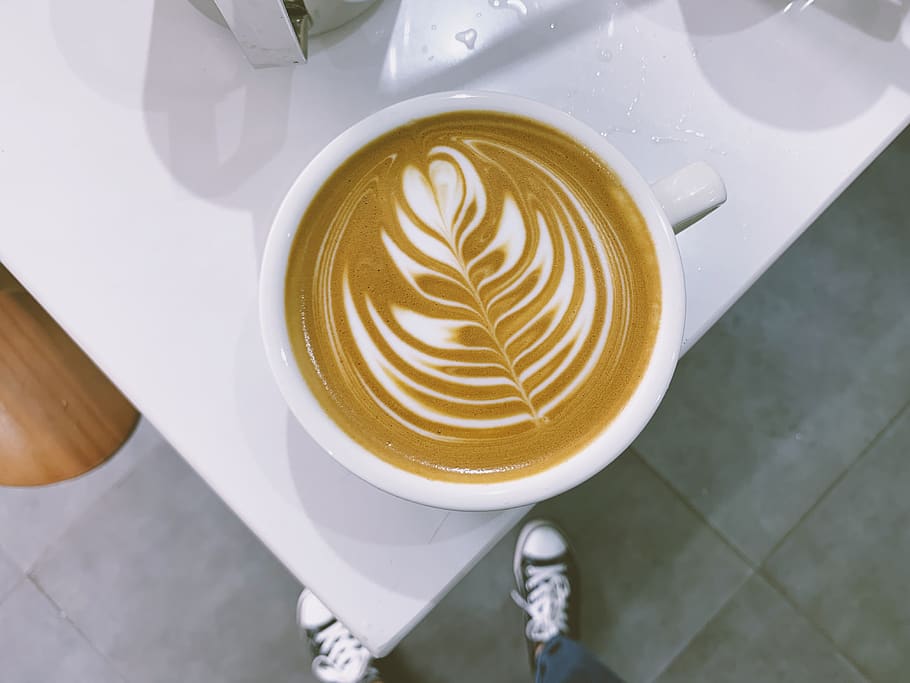latte, beure, tassa de cafè, begudes, tassa, calçat, roba, sabata, Hangzhou, Xina, ceràmica, llet, descans, cafè, art, porcellana, plat, espresso, màquina, cafè - beguda, menjar i beguda, refresc, natura morta, beguda espumosa, vista d’angle alt, taula, art escumat, cappuccino, beguda calenta, frescor, menjar, cap gent, directament a sobre, vaixella, begudes sense alcohol, 4K