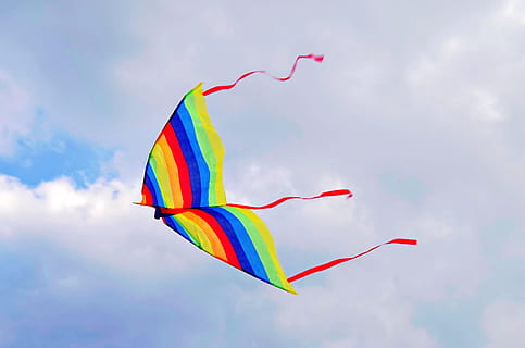 glente, vind, skærm, vejr, mønster, multi farvet, himmel, flyvende, sky - himmel, kite-toy, natur, Midt i luften, ingen mennesker, bevægelse, dag, lav vinkel visning, miljø, udendørs, emotion, flag, regnbue, stribet, skønhed i naturen, 4K, CC0, offentligt domæne, royaltyfrie