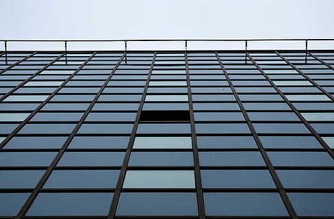 architettura, costruzione, struttura, cielo, buco, grattacielo, struttura costruita, esterno dell'edificio, Inquadratura dal basso, modello, vetro - materiale, città, edificio per uffici esterno, cielo sereno, ufficio, finestra, nessuno, natura, moderno, ripetizione, giorno, all'aperto, forma, 5K, CC0, dominio pubblico, privo di copyright