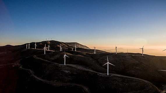 dunkel, Sonnenuntergang, Windmühle, Solar-, Energie, Hochland, Berg, Landschaft, Blau, Himmel, Umgebung, Szenen - Natur, Turbine, Schönheit in der Natur, Natur, Windkraftanlage, erneuerbare Energie, alternative Energie, keine Leute, Kraftstoff- und Stromerzeugung, Umweltschutz, Windkraft, Technologie, Nicht-städtische Szene, Ruhe, nachhaltige ressourcen, draußen, Kraft in der Natur, 4K, CC0, gemeinfrei, lizenzfrei
