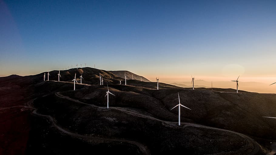 fosc, posta de sol, molí de vent, solar, energia, muntanya alta, muntanya, paisatge, blau, cel, medi ambient, escenics - natura, turbina, bellesa a la natura, naturalesa, aerogenerador, energia renovable, energia alternativa, cap gent, generació de combustible i energia, conservació del medi ambient, energia eòlica, tecnologia, escena no urbana, tranquil·litat, recursos sostenibles, a l'aire lliure, poder a la natura, 4K