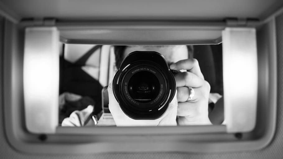 telecamera, elettronica, specchio, fotografo, foto, lente, sperimentale, fotografia, specchio per auto, microonde, forno, apparecchio, dito, webcam, Camera digitale, videocamera, lenti della macchina fotografica, cablaggio, cinghia, tostapane, tecnologia, macchina fotografica - attrezzatura fotografica, temi fotografici, attrezzatura fotografica, obiettivo - strumento ottico, una persona, attività, in casa, detenzione, avvicinamento, Fotografare, parte del corpo umano, adulto, messa a fuoco selettiva, moderno, adulto maturo, stili di vita, videocamera domestica, le riprese, 5K